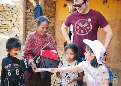 阿b拉队5岁 钟懿 扶贫学大爱