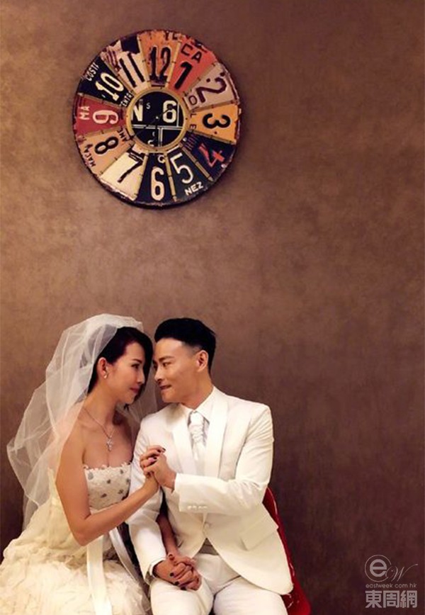 蔡少芬着婚紗賀十周年冧爆滿滿的愛圖片2